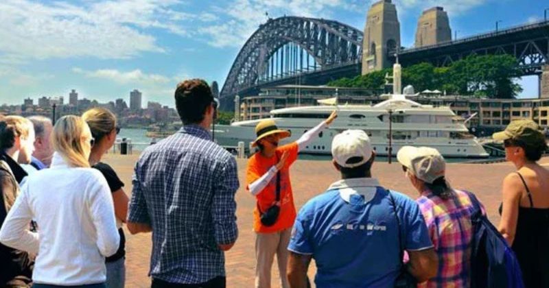 Hướng dẫn viên du lịch (Tour guide) nội địa và quốc tế