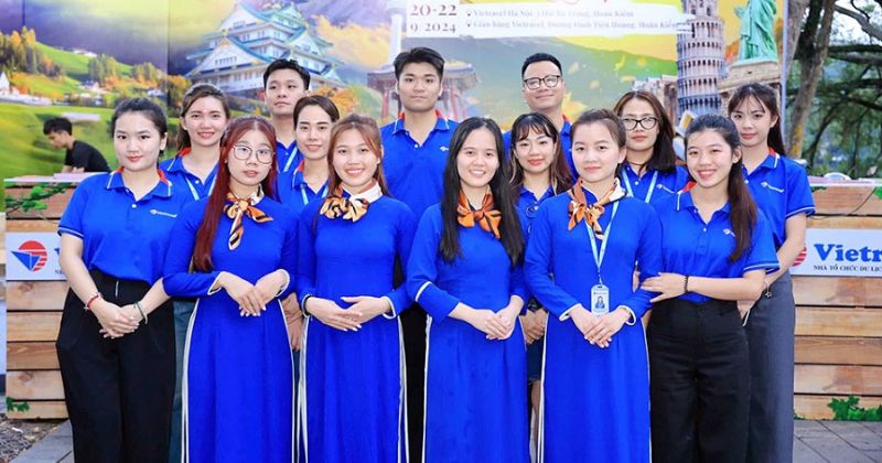 Những yếu tố ảnh hưởng đến lương nhân viên điều hành tour