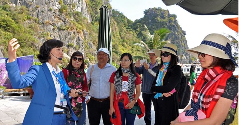 Những yếu tố ảnh hưởng đến mức lương hướng dẫn viên du lịch